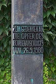 Denkmal am Wiesneingang für die Opfer des Oktoberfest-Attentats (Foto. MartiN Schmitz)